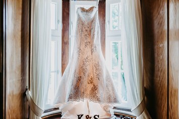 Hochzeit: Wir bieten das perfekte Ambienten für das Brautkleid - und die perfekte Hochzeitslocation für euch. - Hofgut Dippelshof