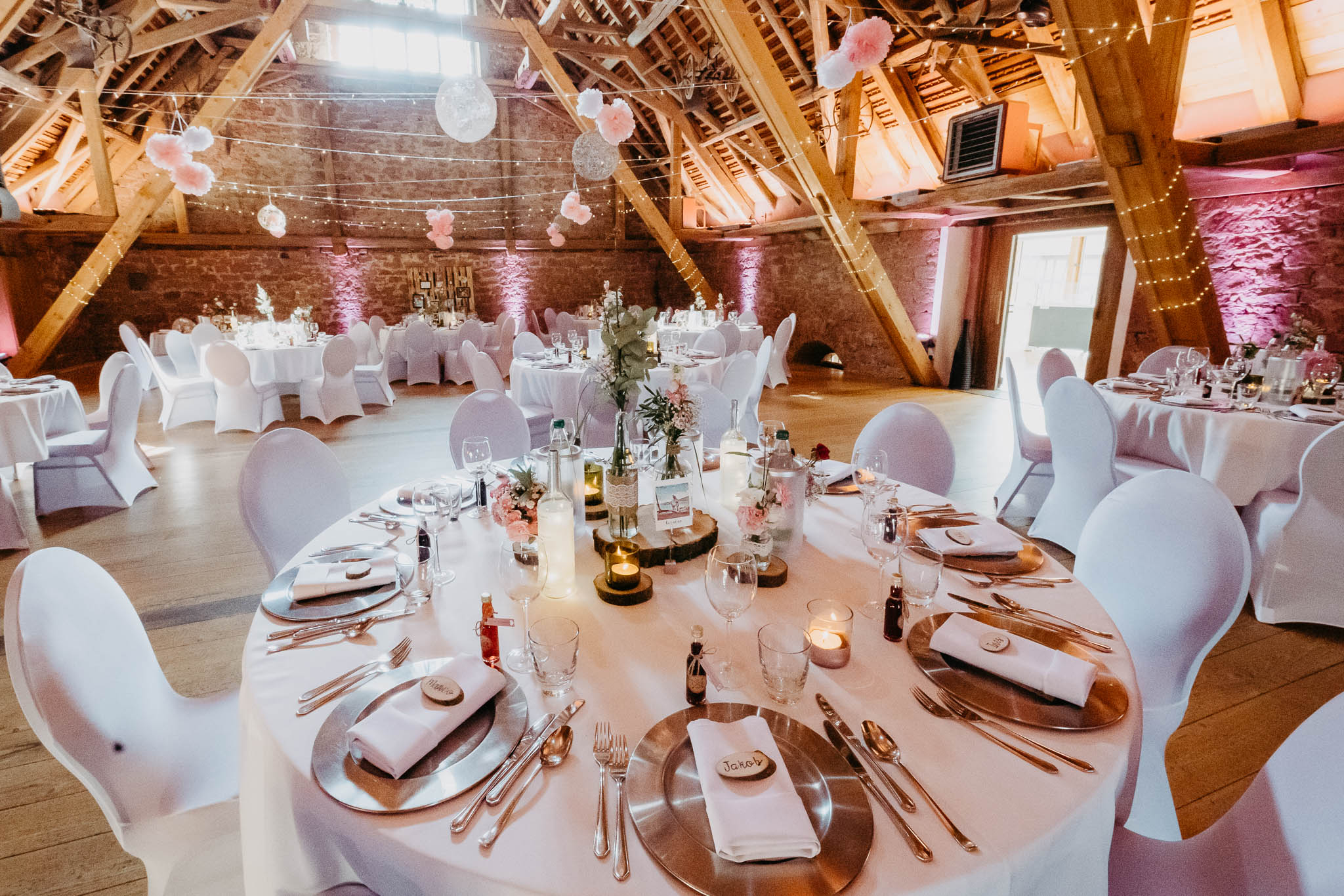 Mariage - Hanau (Main-Kinzig-Kreis) - Der rustikale Festsaal des Gut Hühnerhof in Hessen. - Gut Hühnerhof