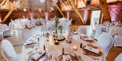 Hochzeit - Freigericht (Main-Kinzig-Kreis) - Der rustikale Festsaal des Gut Hühnerhof in Hessen. - Gut Hühnerhof