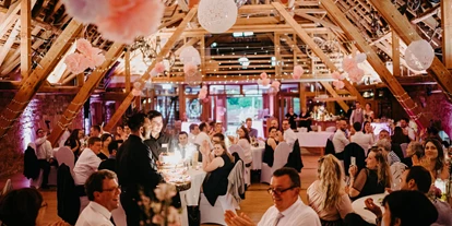 Hochzeit - Freigericht (Main-Kinzig-Kreis) - Der rustikale Festsaal bietet ausreichend Platz für eine unvergessliche Hochzeitsfeier in Hessen. - Gut Hühnerhof