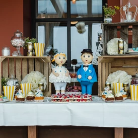 Hochzeit: Der Sweet Table in der Hubertusbaude in Waltersdorf. - Hubertusbaude Waltersdorf