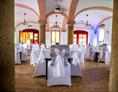 Hochzeit: Der große Festsaal des Jugendgästehaus Liebethal in Prina lädt zu einer Hochzeitsfeier. - Jugendgästehaus LIEBETHAL