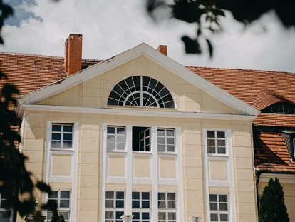 Hochzeit - Hochzeits-Stil: Traditionell - Strausberg - Das Schloss Wulkow in Brandenburg. - Schloss Wulkow