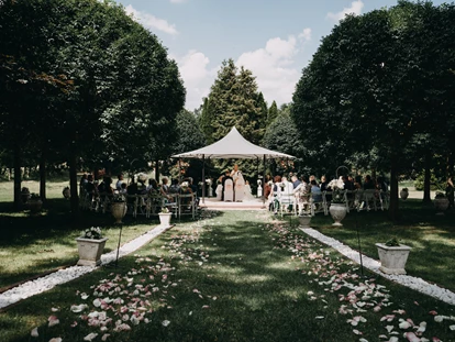 Hochzeit - Hochzeits-Stil: Traditionell - Strausberg - Eine Trauung im Hochzeitspavillion des Schloss Wulkow. - Schloss Wulkow