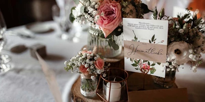 Matrimonio - Flonheim - Viele Liebe zum Details und die geschickten Hände des Servicepersonal machen eure Hochzeitsfeier einzigartig. - JUNGHOF Weingut & Gutsgastronomie