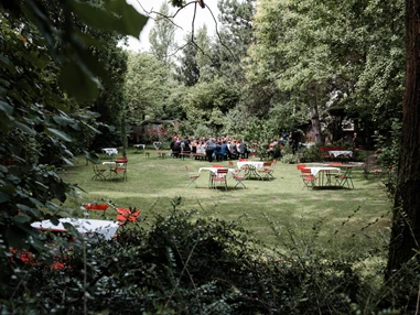 Hochzeit: Am Junghof in Undenheim könnt ihr eure Trauung unter freiem Himmel durchführen. - JUNGHOF Weingut & Gutsgastronomie
