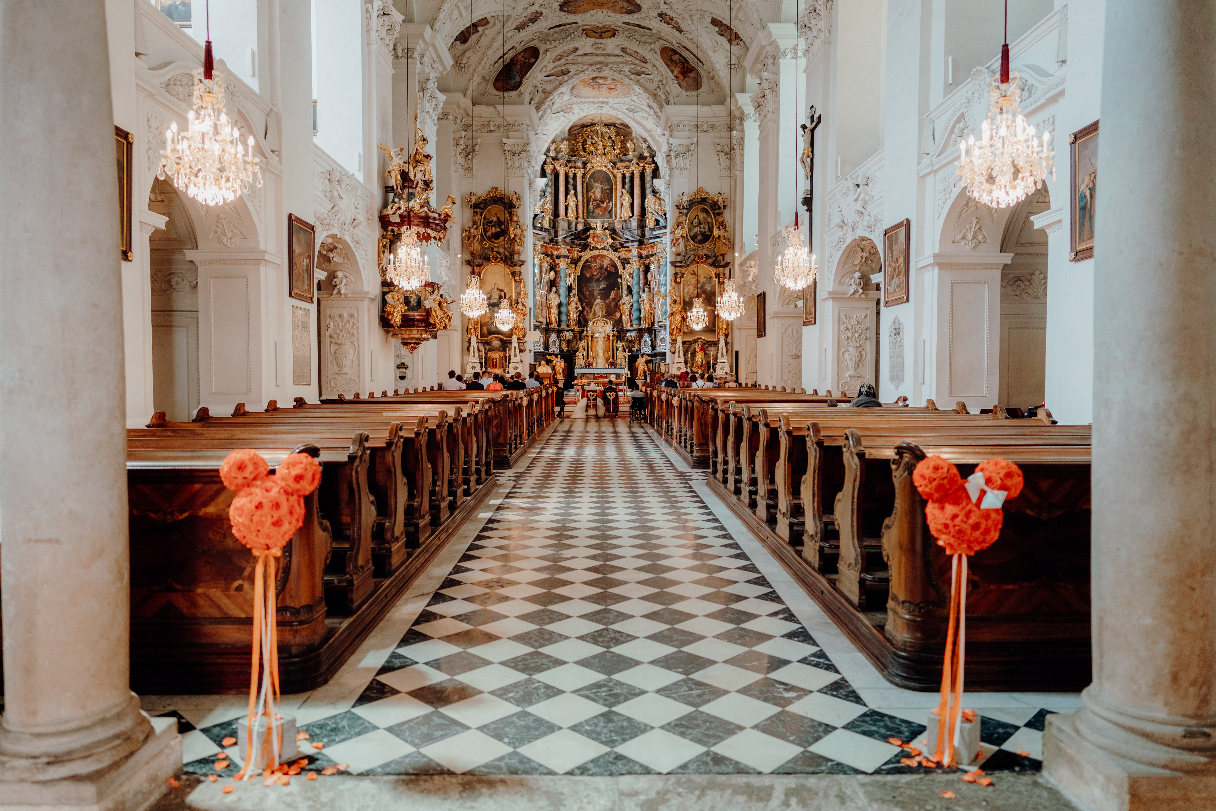 Hochzeit - Umgebung: am Land - Steiermark - Die nahegelegende Kirche eignet sich perfekt für eine kirchliche Trauung. - Schloss Stainz