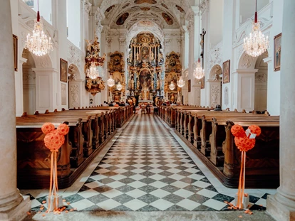 Hochzeit - Leutschach (Leutschach an der Weinstraße) - Die nahegelegende Kirche eignet sich perfekt für eine kirchliche Trauung. - Schloss Stainz