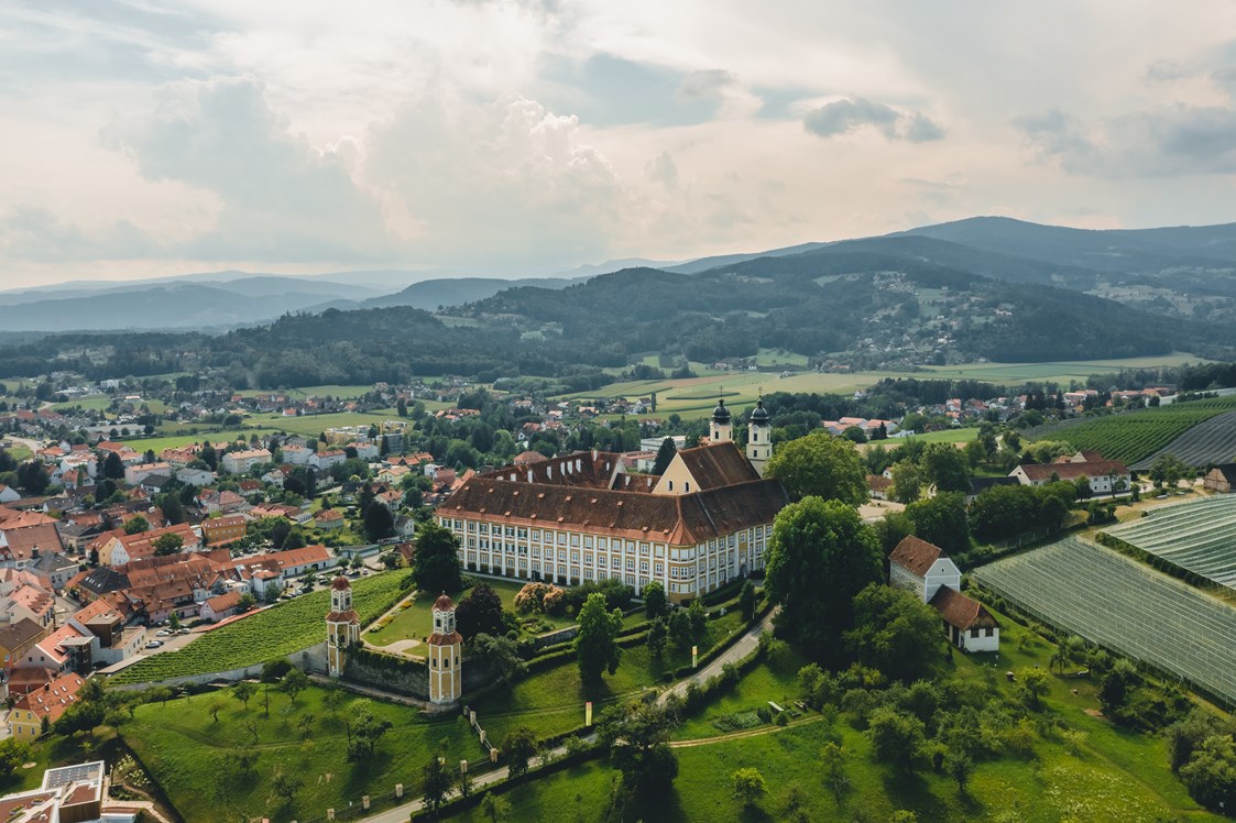 Hochzeit: Luftaufnahme des Schloss Stainz in der Steiermark. - Schloss Stainz