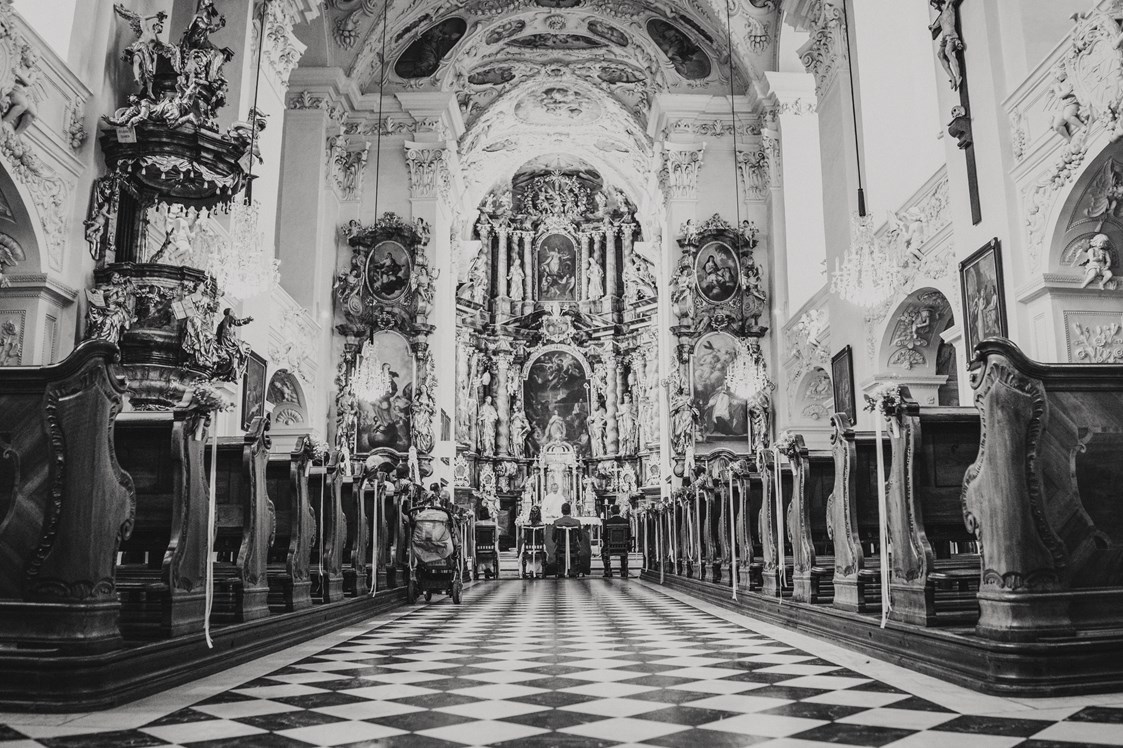 Hochzeit: Die nahegelegene Kirche für eine kirchliche Trauung. - Schloss Stainz