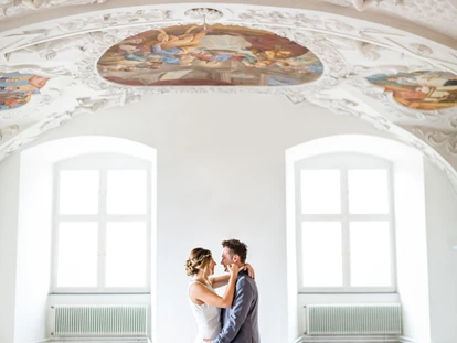 Hochzeit - Leutschach (Leutschach an der Weinstraße) - Auch im Schloss Stainz selbst lassen sich zahlreiche tolle Brautpaarshootings durchführen. - Schloss Stainz