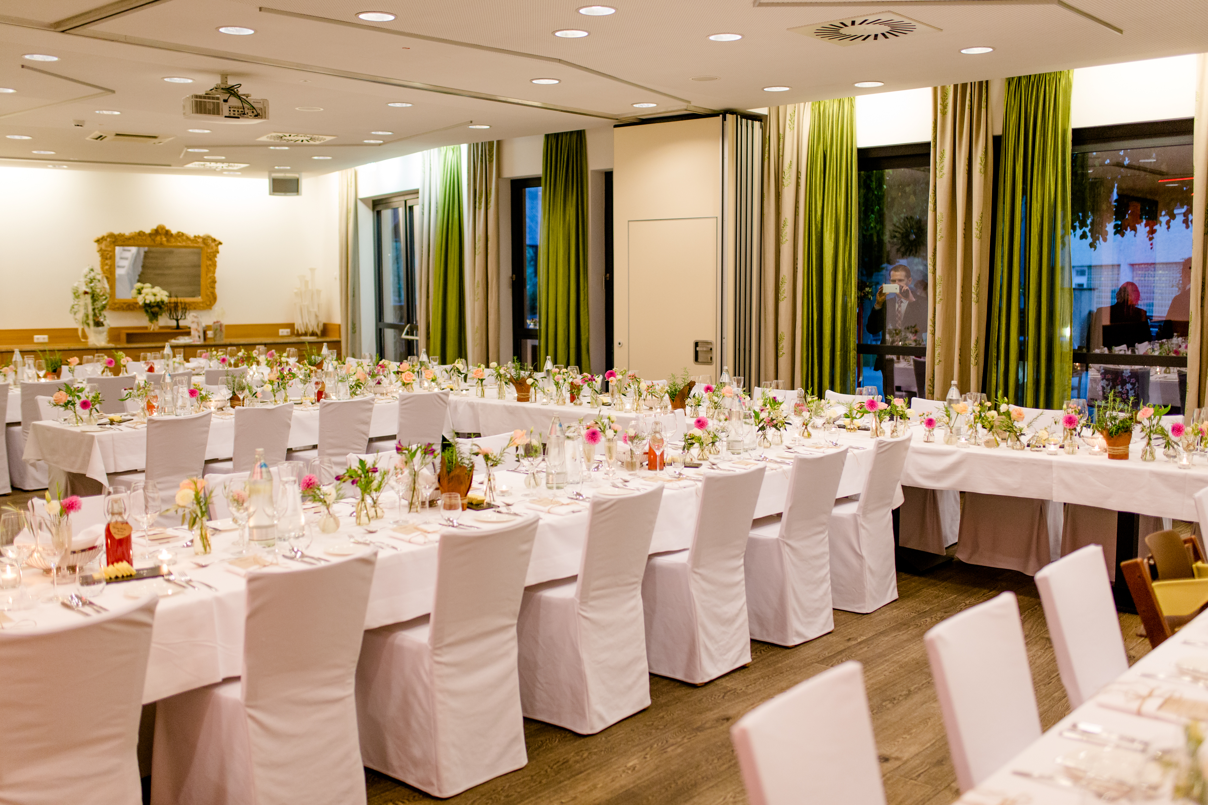 Mariage - Stainz - Der große Festsaal des Stainzerhof zieht schnell Blicke auf außen auf sich. - Stainzerhof