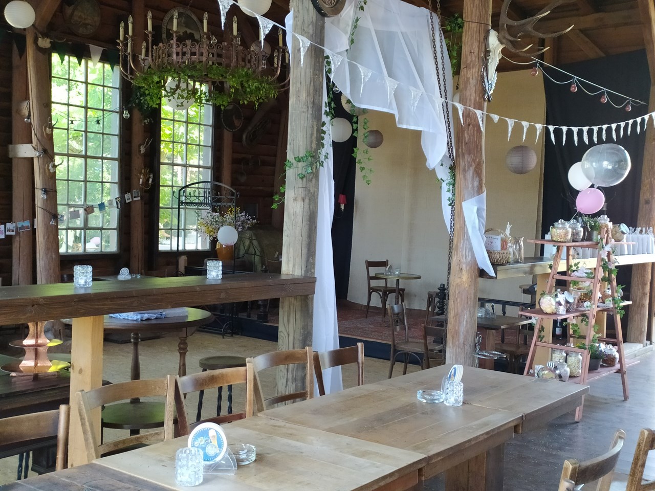 Alte Försterei Informations sur les salles de bal salle de danse dans la grange du festival