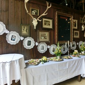 Hochzeit: Buffet in der Scheune - Alte Försterei