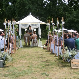 Hochzeit: Trauung auf der Forstwiese. - Alte Försterei