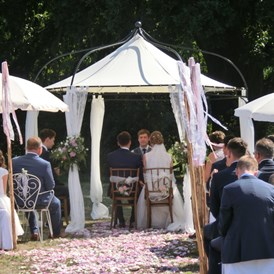 Hochzeit: standesamtliche Trauung vor Ort... - Alte Försterei