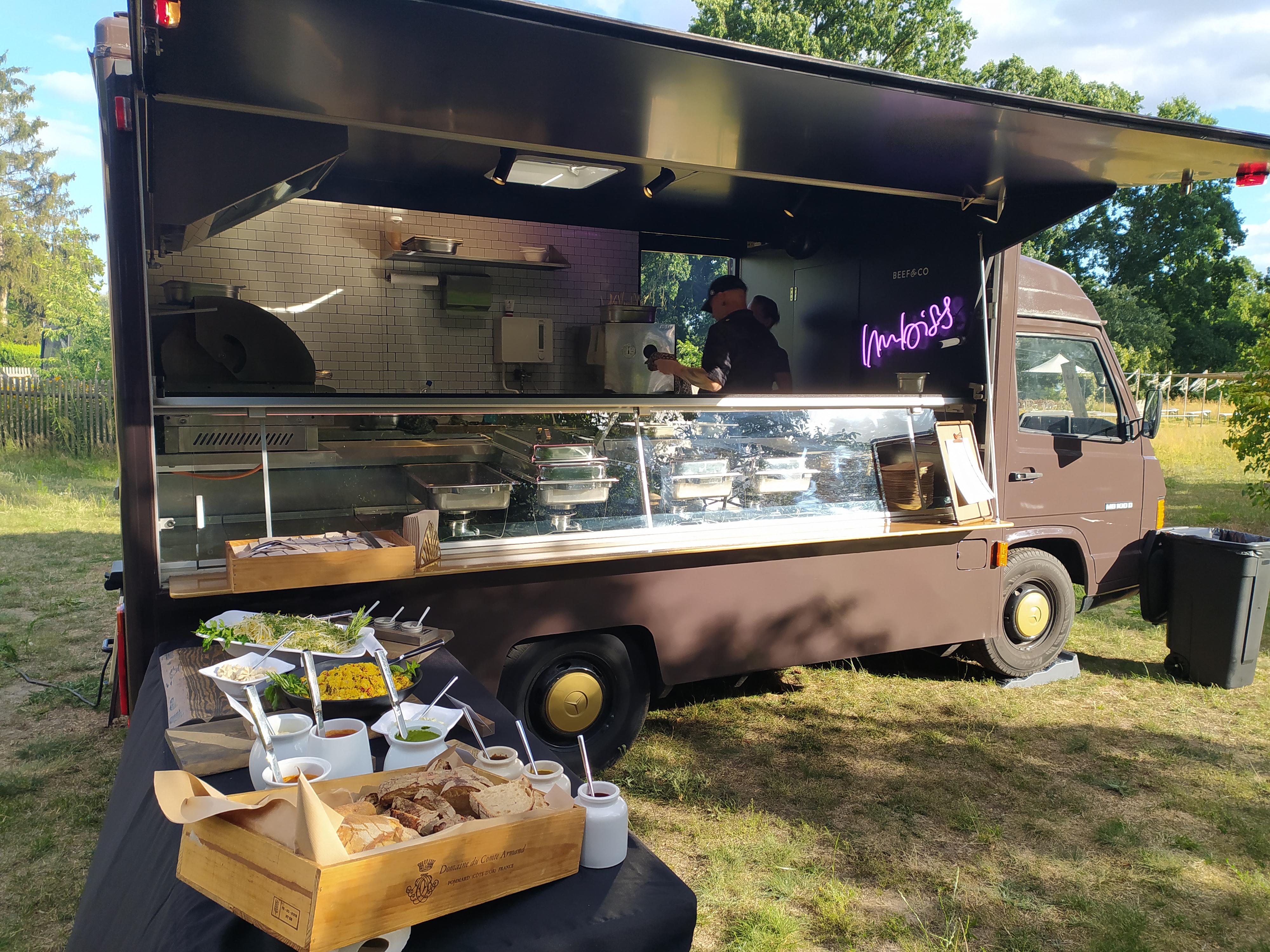 Hochzeitslocation: ...diesmal das Catering vom Foodtruck... - Alte Försterei