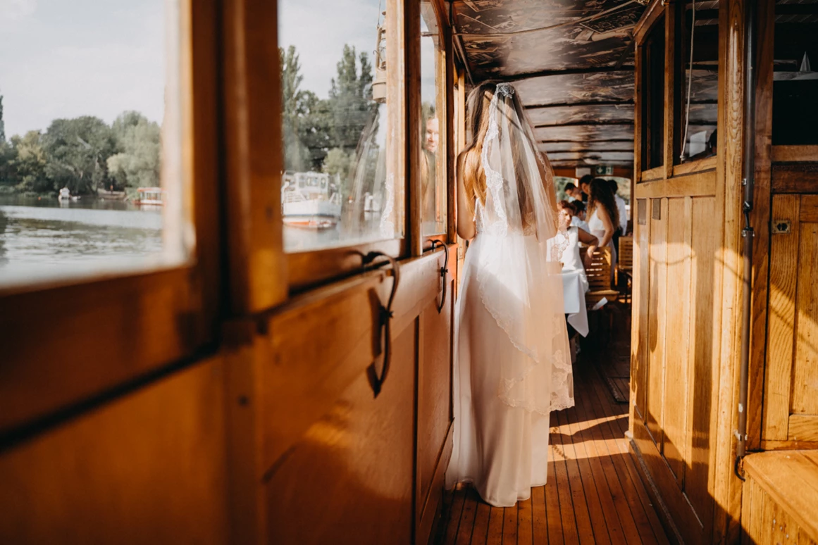 Hochzeit: Der Flair der goldenen Zwanziger Jahre ist auf der MS Charleston der Bunten Flotte überall zu spüren. - Bunte Flotte - MS Charleston