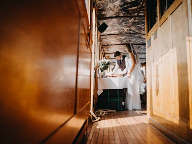 Hochzeit: Schneidet eure Hochzeitstorte auf Hoher See an. - Bunte Flotte - MS Charleston