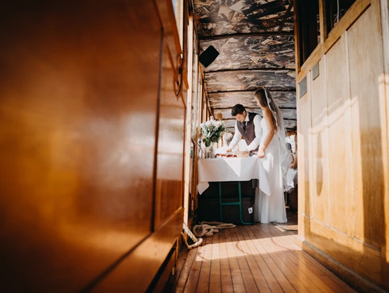 Hochzeit: Schneidet eure Hochzeitstorte auf Hoher See an. - Bunte Flotte - MS Charleston
