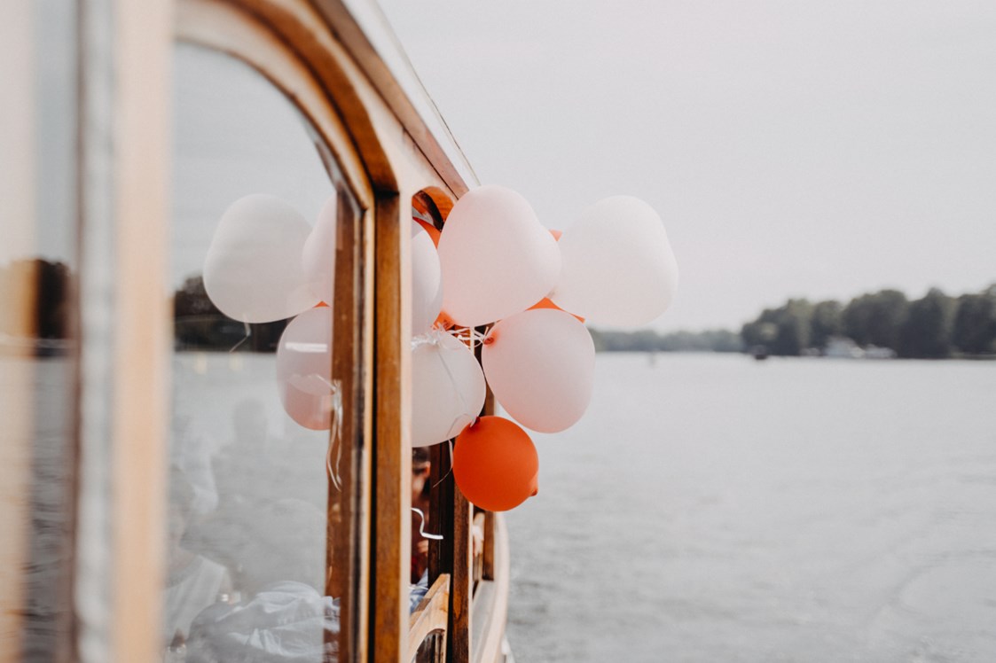 Hochzeit: Das Hochzeitsschiff MS Charleston auf großer Fahrt. - Bunte Flotte - MS Charleston