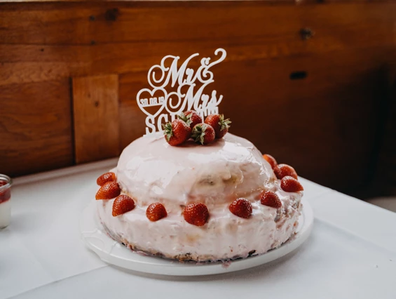 Hochzeit: Selbstverständlich bietet die MS Charleston dem Brautpaar und seinen Gästen erstklassigen kulinarischen Service. - Bunte Flotte - MS Charleston
