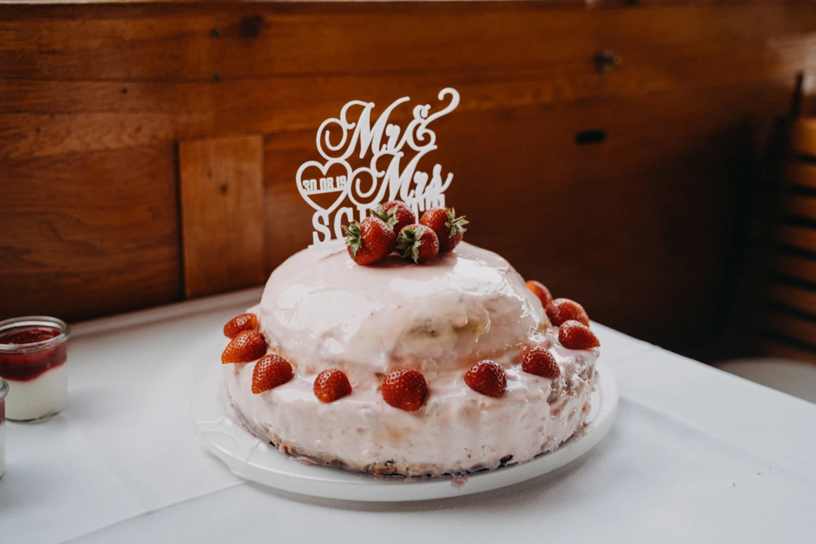 Hochzeit: Selbstverständlich bietet die MS Charleston dem Brautpaar und seinen Gästen erstklassigen kulinarischen Service. - Bunte Flotte - MS Charleston