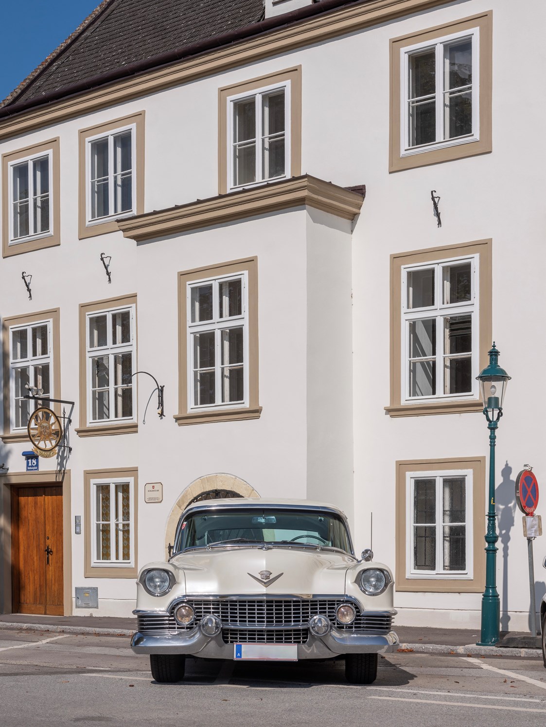 Hochzeit: Cadillac mit Chauffeur zu mieten  - Stift Klosterneuburg