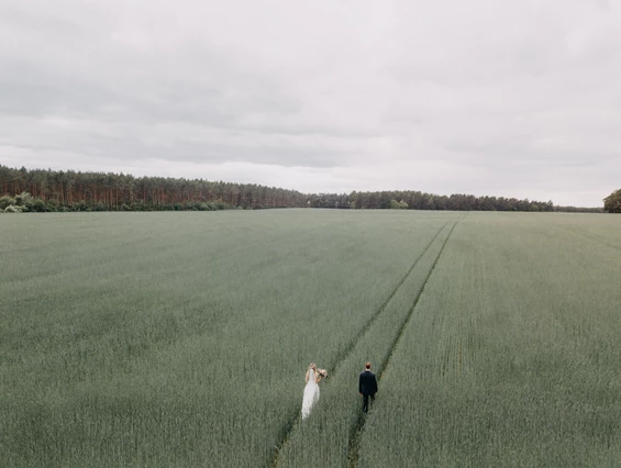 Hochzeitslocation: ... oder im nahegelegenen Getreidefeld. - Café Wildau - Werbellinsee