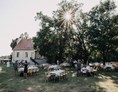 Hochzeit: Bei Schönwetter kann eine Feier im großen Garten des Gutshaus Neukladow durchgeführt werden. - Gutshaus Neukladow