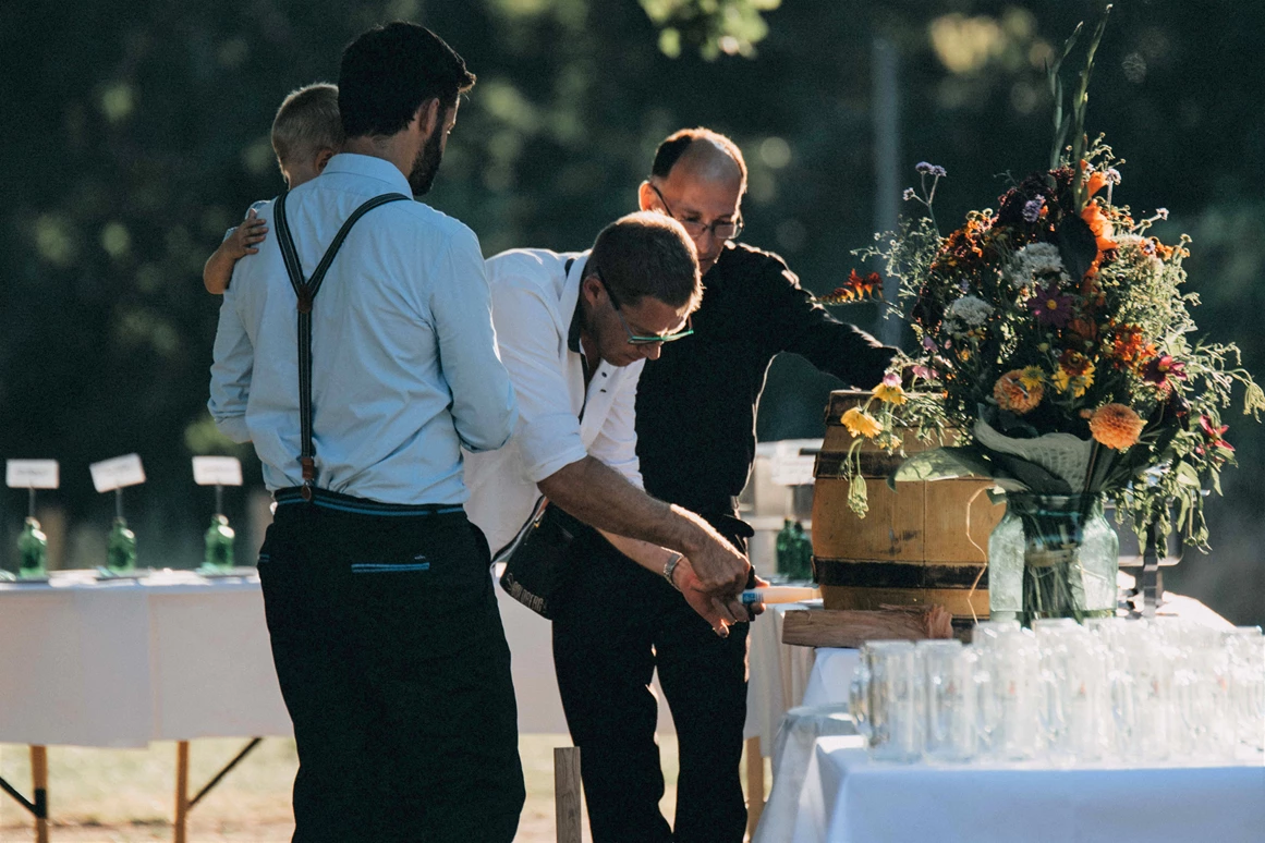 Hochzeitslocation: Die Bar im Freien. - Gutshaus Neukladow