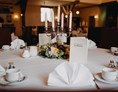 Hochzeit: Runde Festtische im Hotel & Restaurant Am Peenetal. - Hotel & Restaurant Am Peenetal