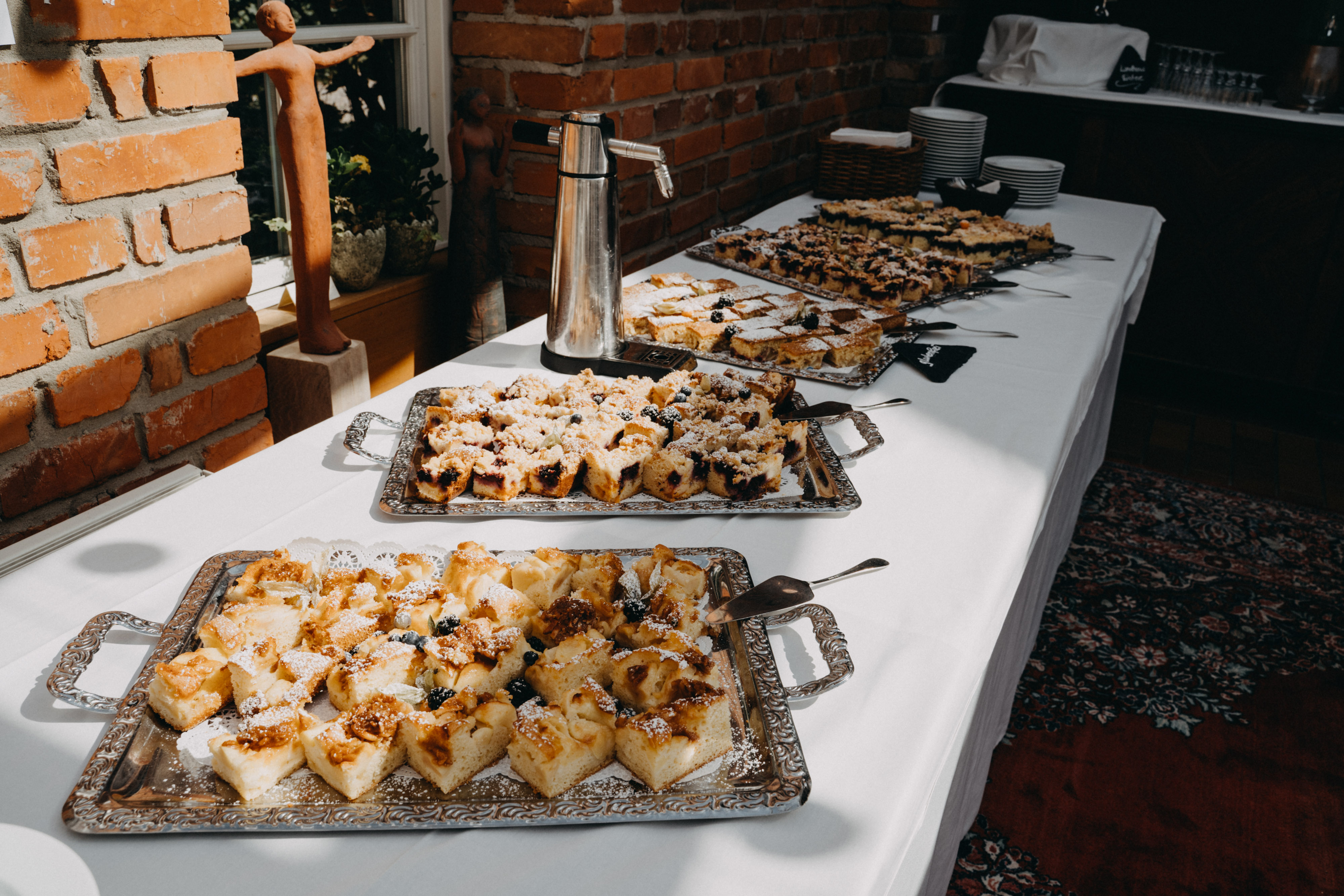 Hochzeit: Kuchenbuffet im Landhaus Alte Schmiede. - Landhaus Alte Schmiede