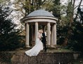 Hochzeit: Der Schlossgarten bietet zahlreiche tolle Spots für Brautpaarshootings. - Schloss Blankensee