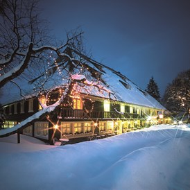 Hochzeit: Das Schwarzwaldhaus des Parkhotel Adler im Winter: eine besonders stimmungsvolle Location - Parkhotel Adler, Hochschwarzwald Hotelbetriebs GmbH