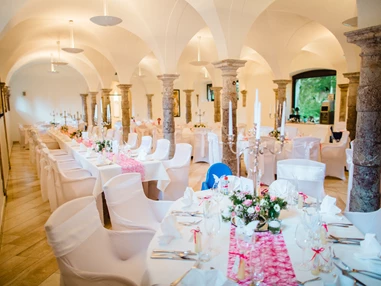 Hochzeit: Der unverwechselbare Anna-Neumann-Saal des Schloss Wasserleonburg. - Schloss Wasserleonburg