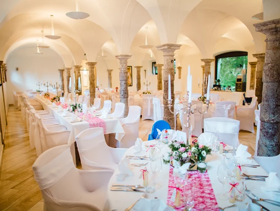 Hochzeit: Der unverwechselbare Anna-Neumann-Saal des Schloss Wasserleonburg. - Schloss Wasserleonburg