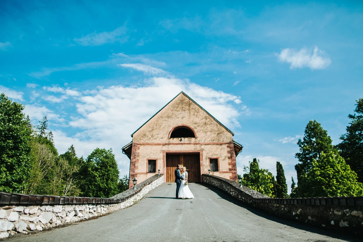 Hochzeit: Zahlreiche Fotolocations in der unmittelbaren Nähe. - Schloss Wasserleonburg