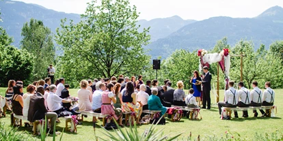 Mariage - Gailtal - Gemütliche Bänke laden zur Hochzeit unter Freiem Himmel. - Schloss Wasserleonburg