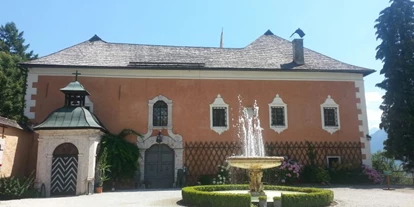 Mariage - Gailtal - Der Schlosspark kann für Aktivitäten wie Aperitiv, Empfänge oder die standesamtliche Trauung genutzt werden. Sclhossvorhof mit Springbrunnen, Park und Teich verkörpern eine gepflegte Naturlandschaft in herrlicher Abgeschiedenheit. - Schloss Wasserleonburg