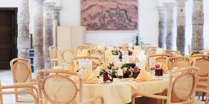 Mariage - Gailtal - Unser Anna-Neumann-Saal (ca. 150 m²) ist mit Marmorboden, Marmorsäulen und Kreuzgewölbe ausgestattet. Ein idealer Ort, um schöne und romantische Feiern zu erleben.  - Schloss Wasserleonburg
