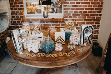 Hochzeit: Eine Candybar für die großen und kleinen Gäste. - Spreewaldresort Seinerzeit