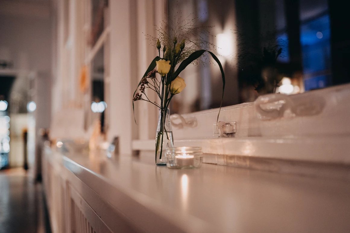 Hochzeitslocation: Liebevolle Dekoration und zahlreiche Details sorgen für das besondere Flair. - Gästehaus Blumenfisch am Großen Wannsee