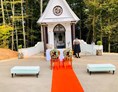 Hochzeit: Geweihte Waldkapelle im Hof für Hochzeiten, Taufen und Segnungen - Bioweingut Bleyweis