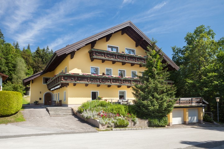 Matrimonio - Hallein - Unser Apartmenthaus direkt neben unserem Gasthof mit 7 Wohnugne für 4 bis 6 Personen. - Gasthof Krisplwirt