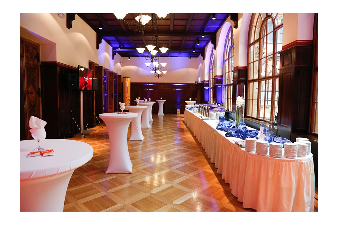 Hochzeitslocation: Das Portico eignet sich sehr gut für ein Buffet ... - Palais Ferstel
