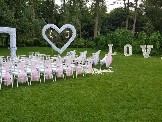 Hochzeit: Festwiese - Landhaus Absalonshorst