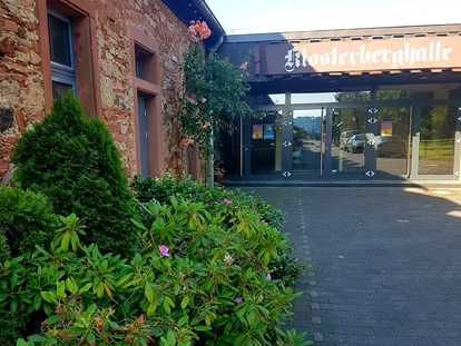 Hochzeit - Freigericht (Main-Kinzig-Kreis) - Eingang Klosterberghalle - Hotel Restaurant Dragonerbau
