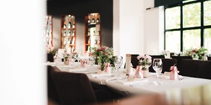 Mariage - Stromberg (Landkreis Bad Kreuznach) - Mitten im wunderschönen Eltville – der Wein,- Sekt- und Rosenstadt – finden Sie unsere romantische Hochzeitslocation Burg Crass, direkt am Ufer des Rheins.  - Burg Crass Hotel & Eventlocation Eltville