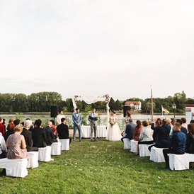Hochzeit: Eine Hochzeitsfeier direkt am Rheinufer. - Burg Crass Hotel & Eventlocation Eltville